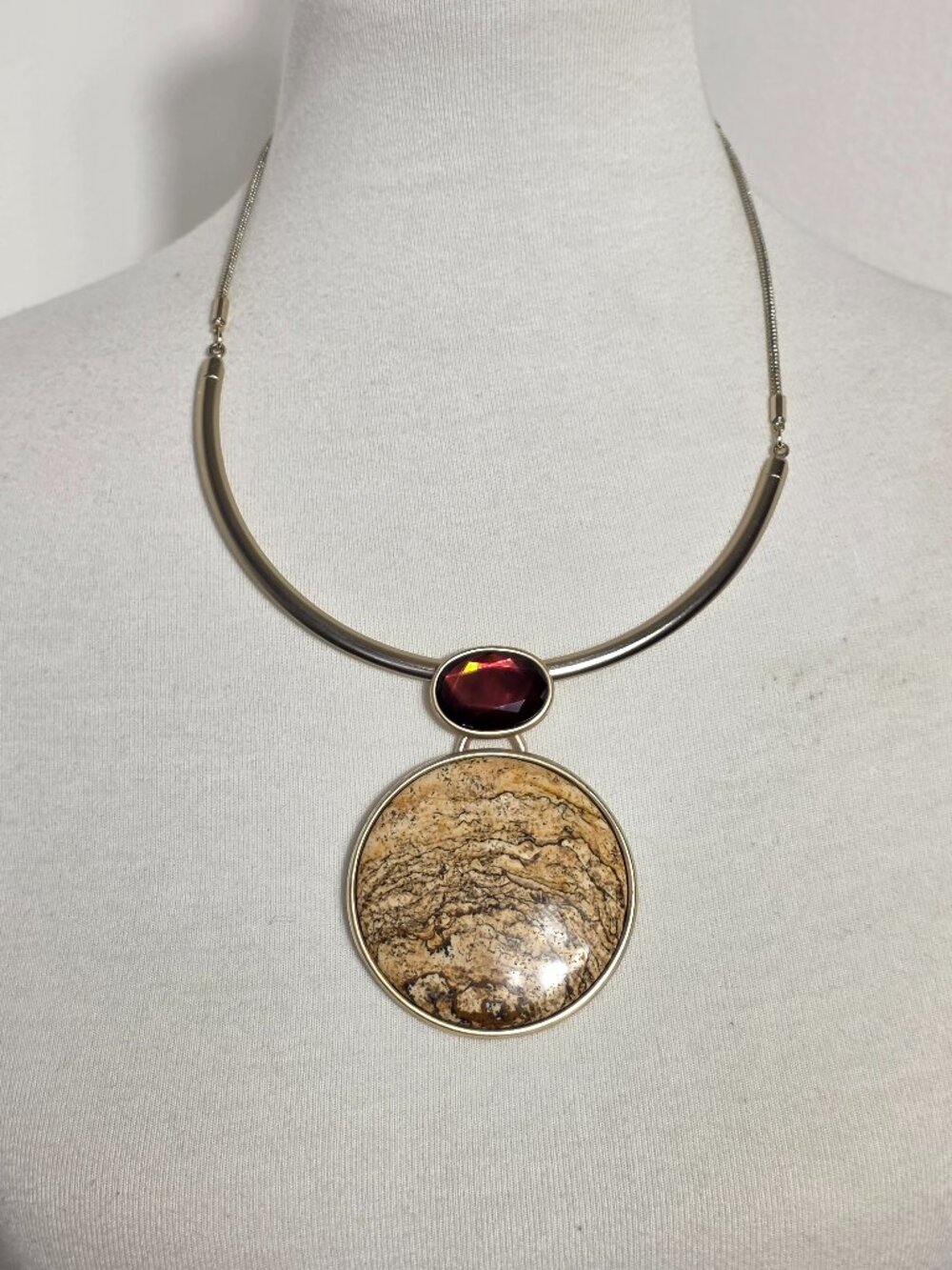 Chico's Gold Tone Collar Necklace Beige Marble Pendant & Red Connector Stone